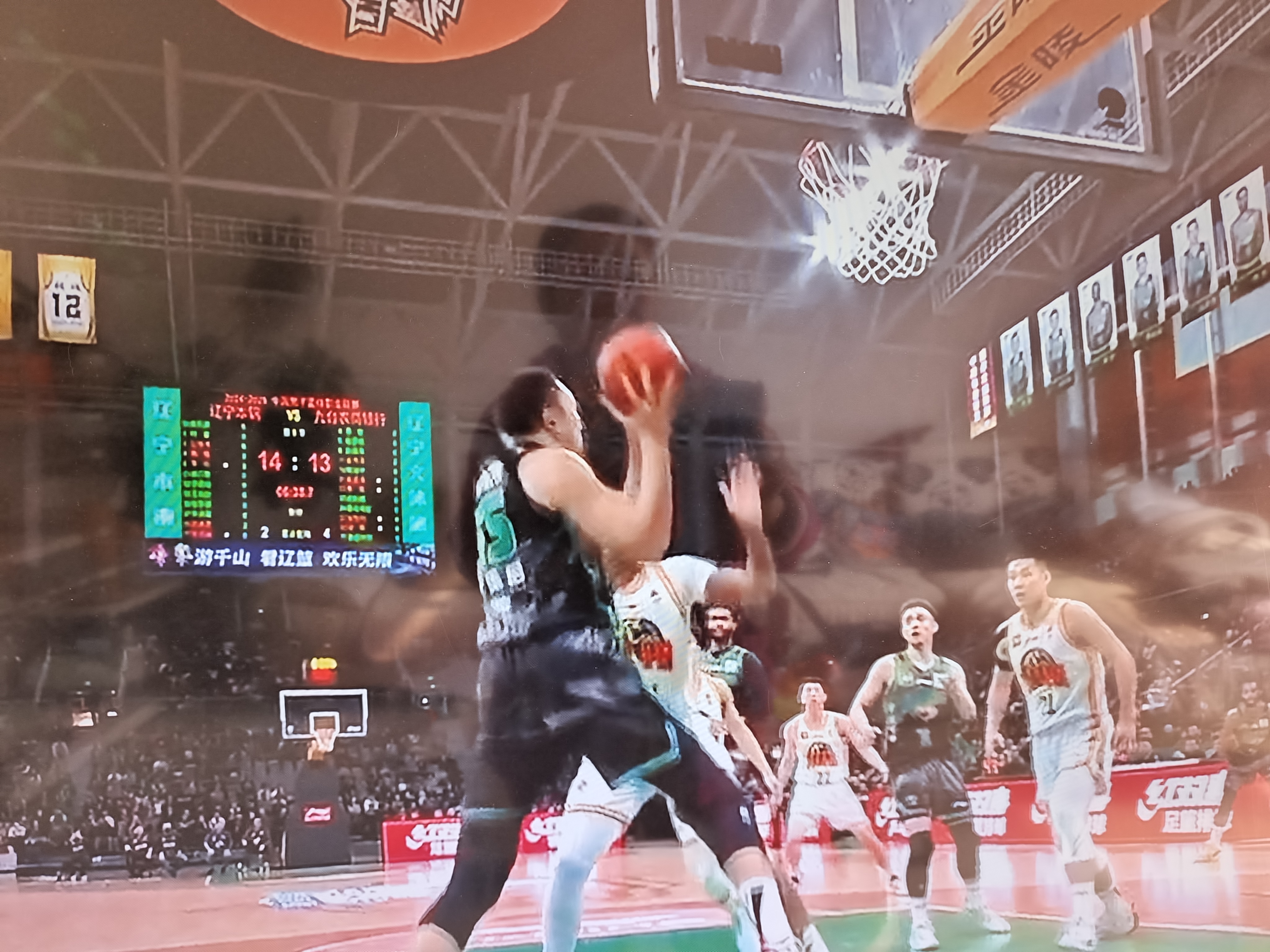 乐鱼电竞在线平台-包含【精彩逆转】一场比赛中两次逆转引爆全场的词条