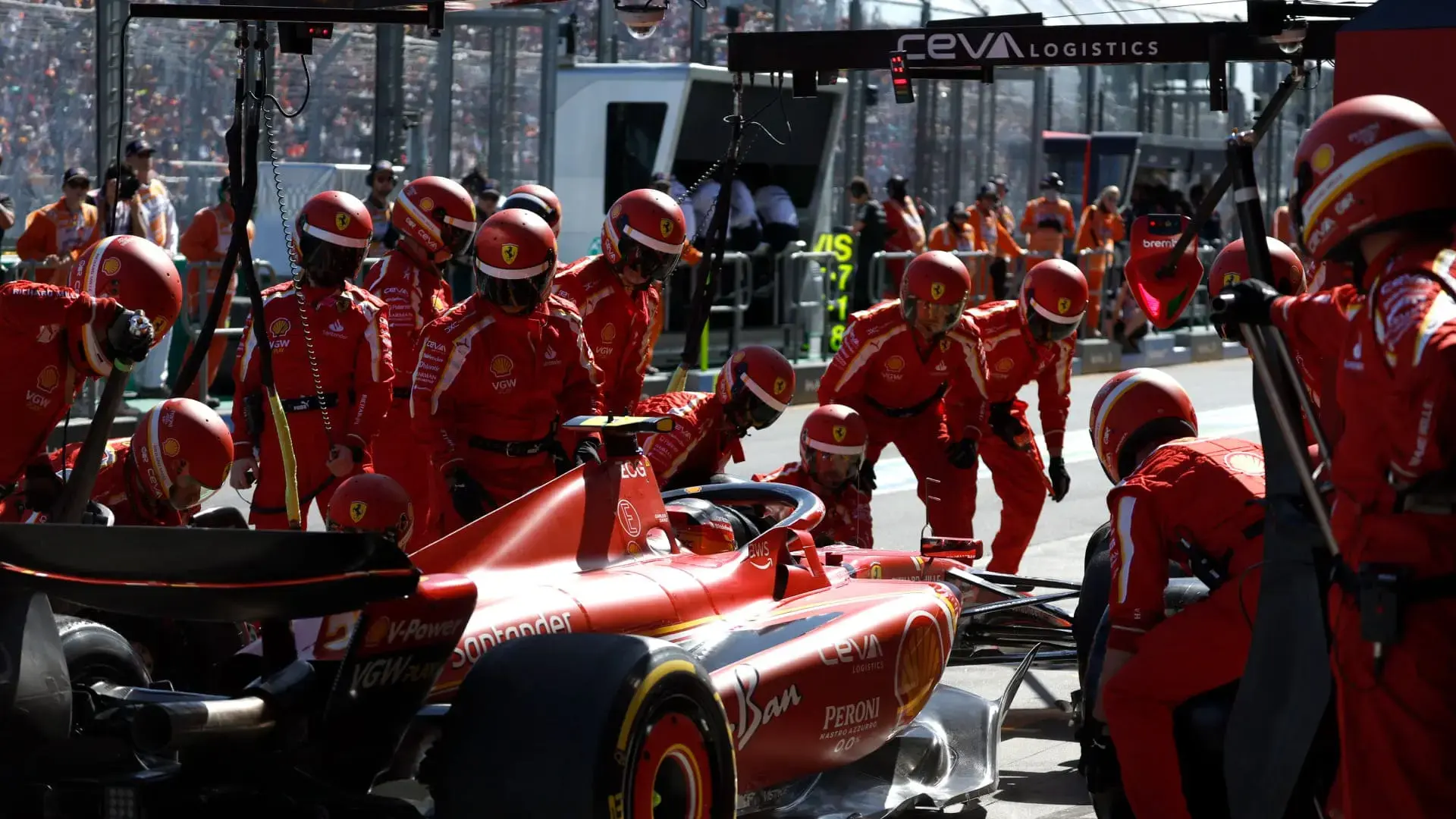 LEYU SPORTS中国官方网站-包含社交媒体互动：车迷投票选出最喜欢的赛季瞬间的词条