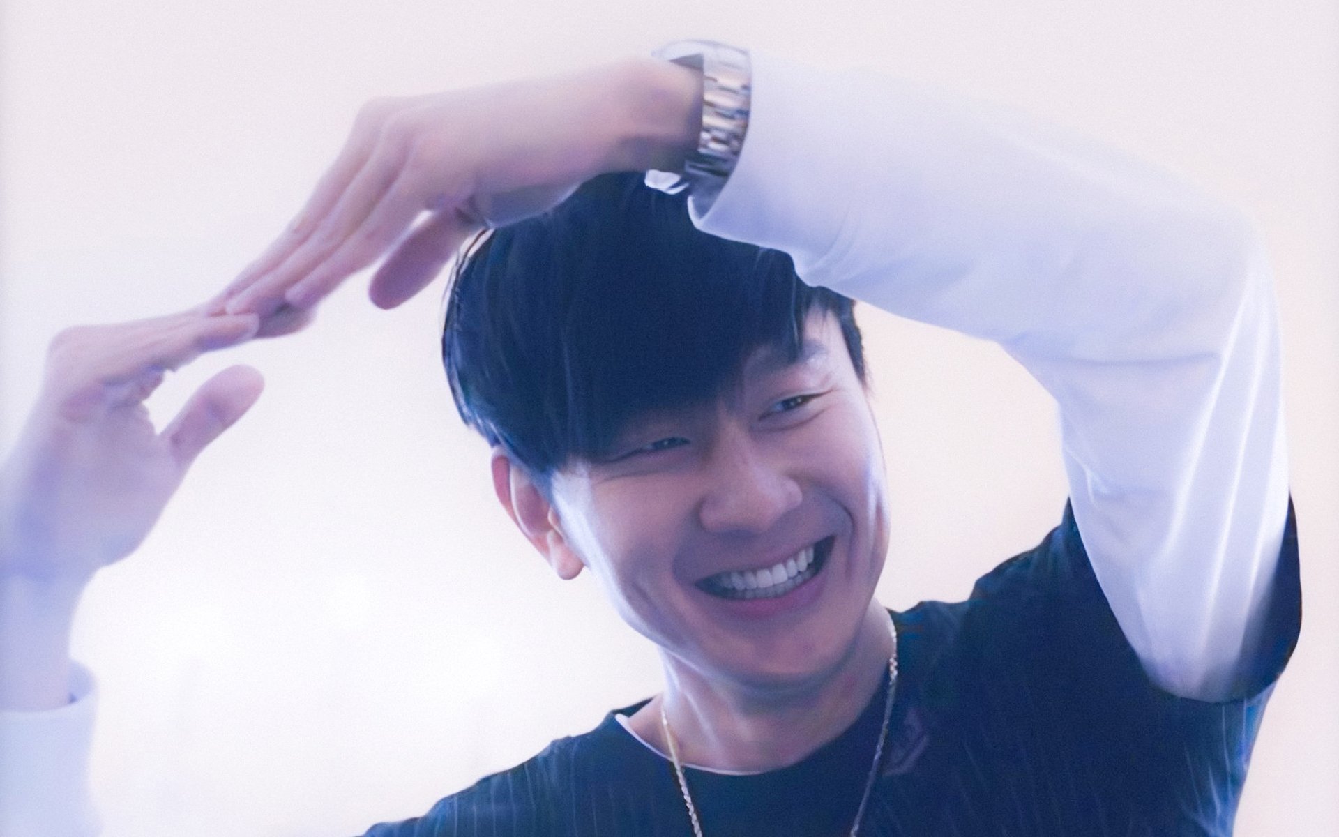 APP下载 LY Sports-“足球公益行走进社区，促进全民健身与体育普及”，足球公益活动标语