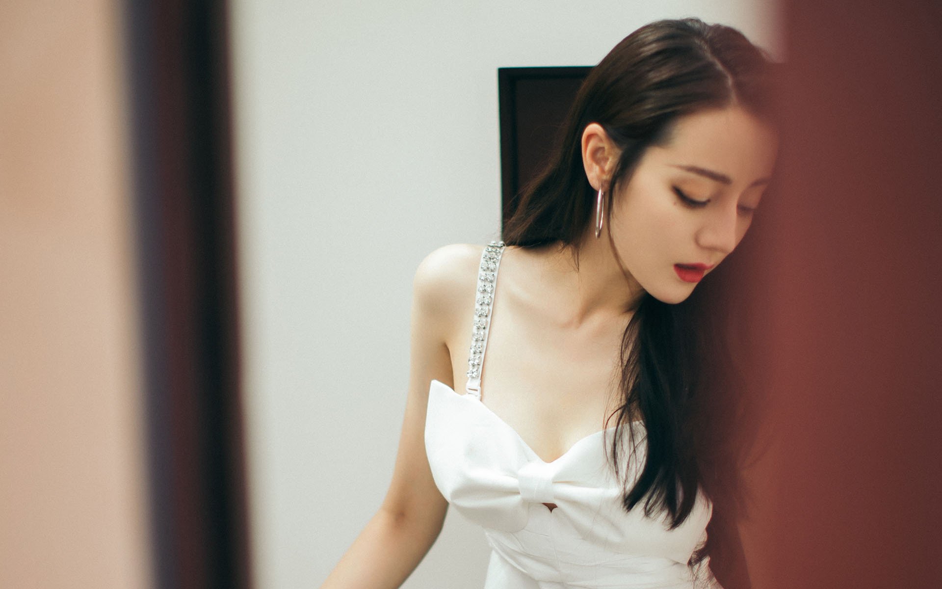 比赛中球员们拼尽全力,为球队争取胜利,球员们正在为比赛做准备